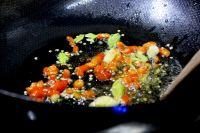 酸笋秒炒西瓜皮的做法步骤10