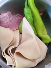 青椒豆腐皮的做法步骤1