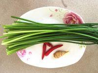 生蚝干炒韭菜苔的做法步骤3