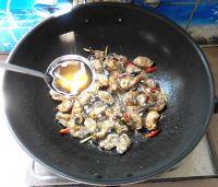 生蚝干炒韭菜苔的做法步骤8