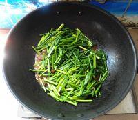 生蚝干炒韭菜苔的做法步骤12