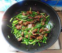 生蚝干炒韭菜苔的做法步骤13