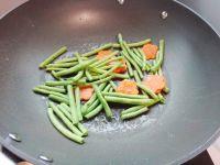 豆角炒紫薯面条的做法步骤6