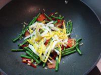 豆角炒紫薯面条的做法步骤8