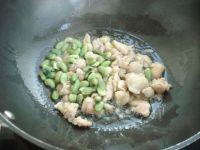 莓干三色鸡丁的做法步骤6