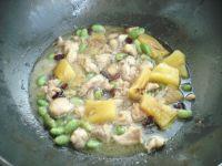 莓干三色鸡丁的做法步骤7