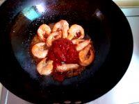 番茄虾的做法步骤7