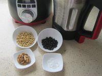 黑豆核桃豆浆的做法步骤1