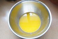 开心果红丝绒玛德琳的做法步骤1