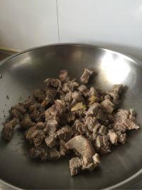 咖喱牛腩土豆饭的做法步骤3