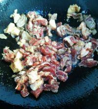 西芹炒羊肉的做法步骤5