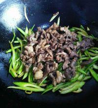 西芹炒羊肉的做法步骤9