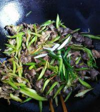 西芹炒羊肉的做法步骤10