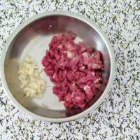 通菜梗炒肉粒的做法步骤2