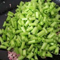 通菜梗炒肉粒的做法步骤5