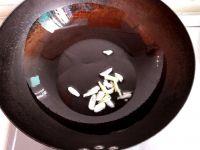 鸡腿肉炒豆芽的做法步骤2