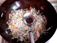 鸡腿肉炒豆芽的做法步骤5