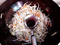 鸡腿肉炒豆芽的做法步骤6