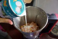 哈密瓜椰奶火龙果冰棒的做法步骤3