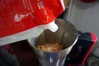 哈密瓜椰奶火龙果冰棒的做法步骤4