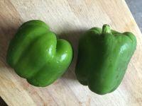 青椒炒鸡蛋的做法步骤1