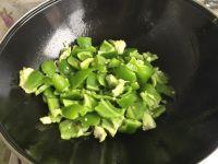 青椒炒鸡蛋的做法步骤8