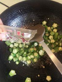 秋葵炒虾仁的做法步骤6