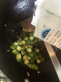 秋葵炒虾仁的做法步骤8