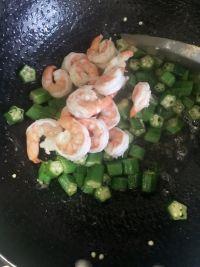 秋葵炒虾仁的做法步骤9