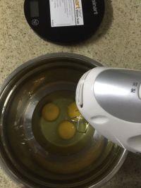 煎鸡蛋糕的做法步骤1