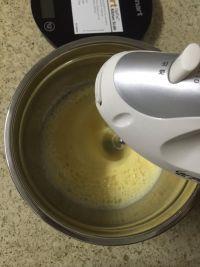 煎鸡蛋糕的做法步骤2