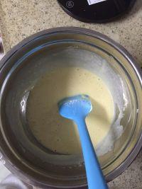 煎鸡蛋糕的做法步骤3