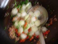 二龙戏珠的做法步骤7