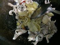 咸菜炒肚片的做法步骤12