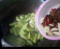 黄瓜苋菜炒肉的做法步骤5
