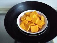 南瓜芝麻糯米饼的做法步骤1