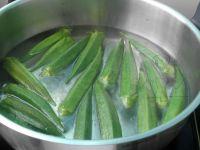 蒜蓉豆豉蒸秋葵的做法步骤2