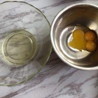 三色玛德琳蛋糕--蛋白打发版的做法步骤1