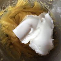 三色玛德琳蛋糕--蛋白打发版的做法步骤8