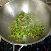 肉炒豇豆的做法步骤7