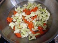 肉炒菜花的做法步骤2