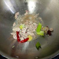 肉炒菜花的做法步骤3