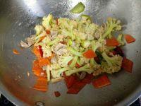 肉炒菜花的做法步骤6