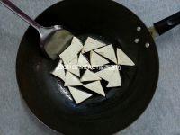 牛肉酱烧豆腐的做法步骤2