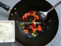 牛肉酱烧豆腐的做法步骤5