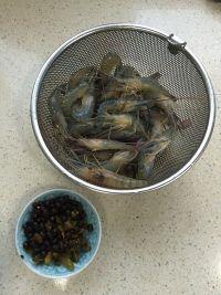 辣味豉香沼虾的做法步骤1