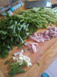 肉丝炒芹菜的做法步骤1