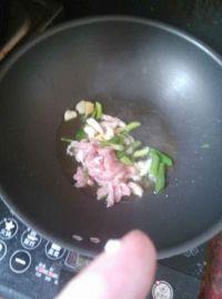 肉丝炒芹菜的做法步骤2