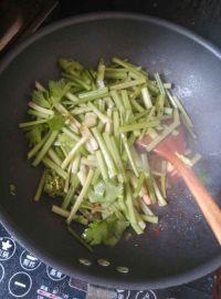肉丝炒芹菜的做法步骤4