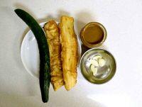 芝麻酱拌黄瓜油条的做法步骤1